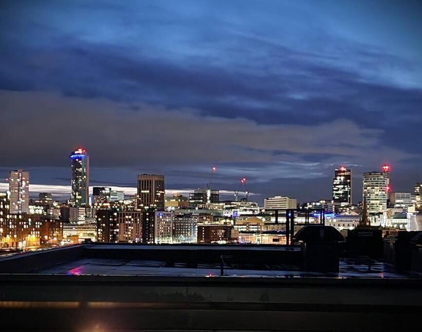 Penthouse - Amazing City Skyline Views - Free Parking - Balcony - Utilita Arena - New St Station - Bullring Shopping バーミンガム エクステリア 写真